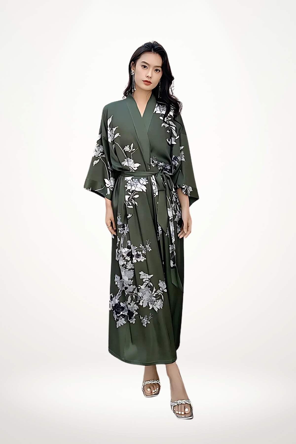 kimono luxe femme satin vert forêt motif floral blanc inspiration japonaise élégant long
