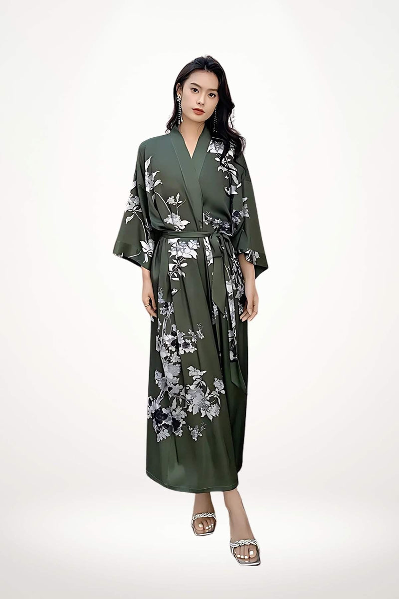 kimono luxe femme satin vert forêt motif floral blanc inspiration japonaise élégant long

