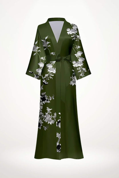 Kimono long vert olive avec motifs floraux blancs, ceinturé à la taille, style japonais élégant et féminin