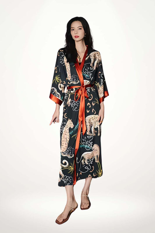 kimono luxe femme satin noir motif léopard ceinture rouille look audacieux  
