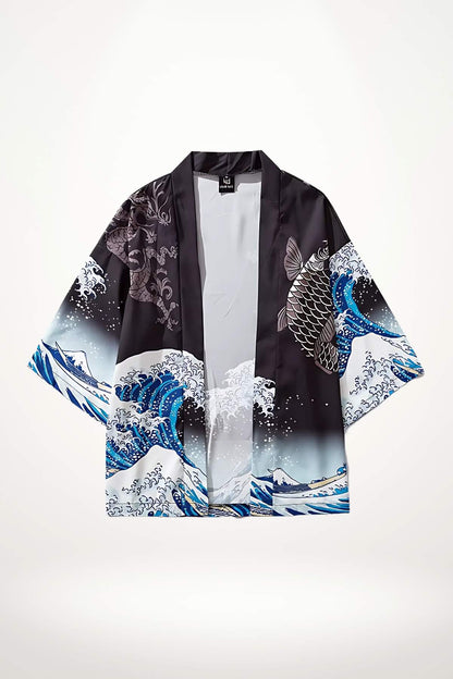 Kimono noir avec motifs de vagues et de poissons, tissu léger et fluide, style urbain épuré