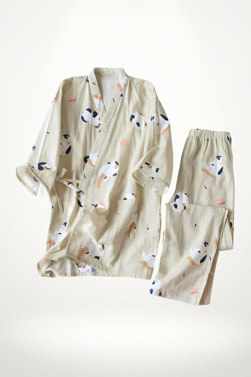 Kimono en tissu doux beige avec motifs de pandas, manches courtes et pantalon assorti pour un style cocooning