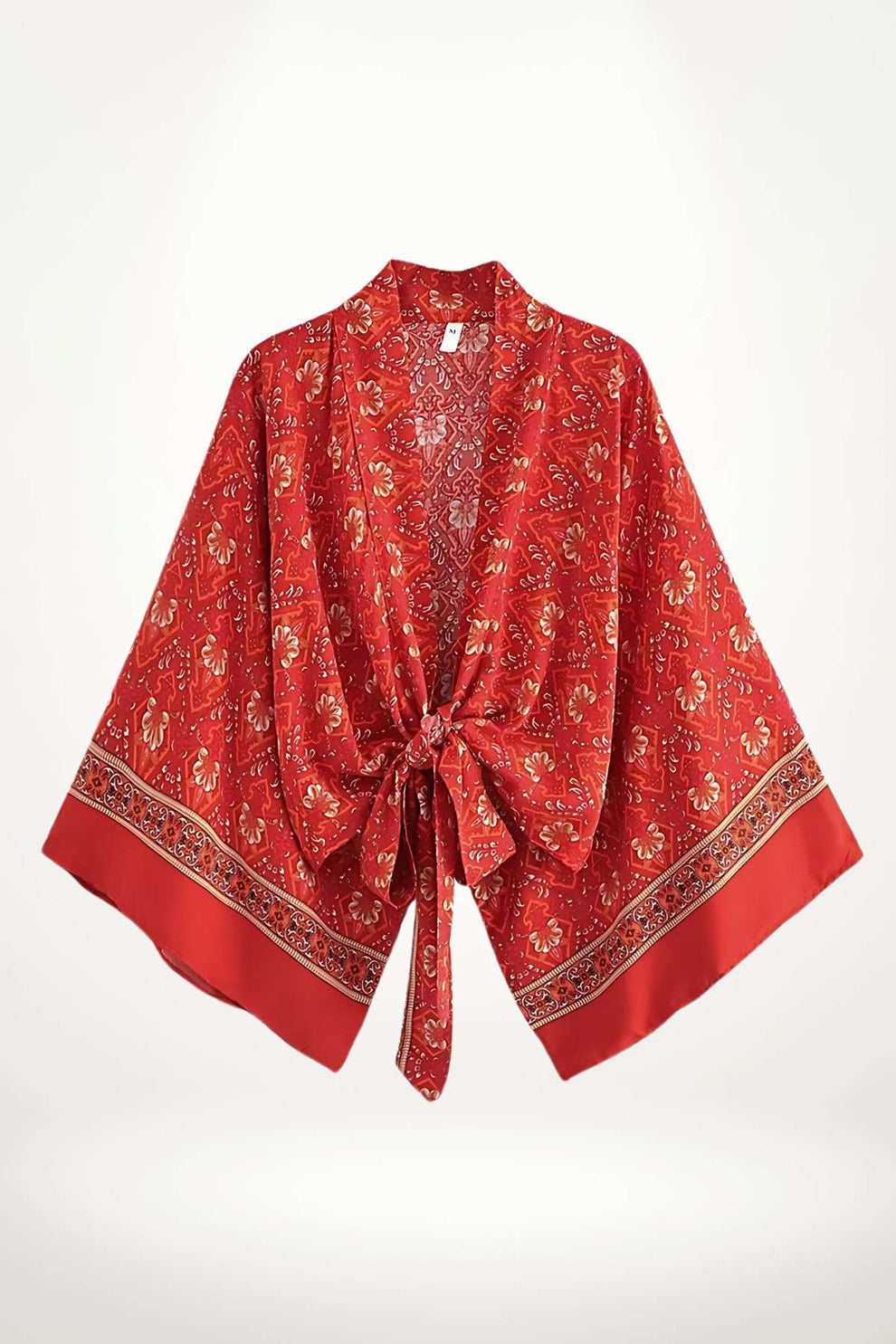 kimono femme rouge en coton fluide à motifs floraux blancs et orangés, style bohème vibrant noué à la taille
