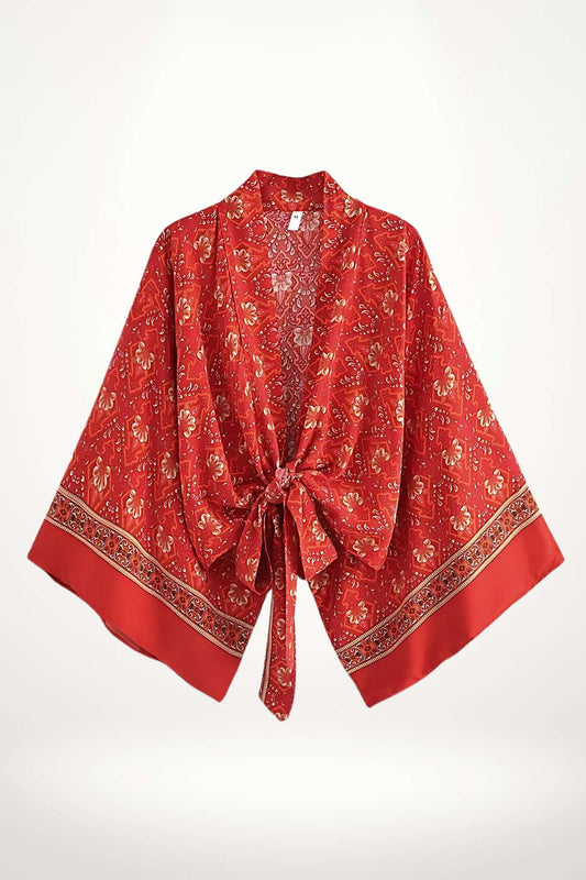 kimono femme rouge court en coton à motifs floraux blancs et orangés, style bohème chic et estival