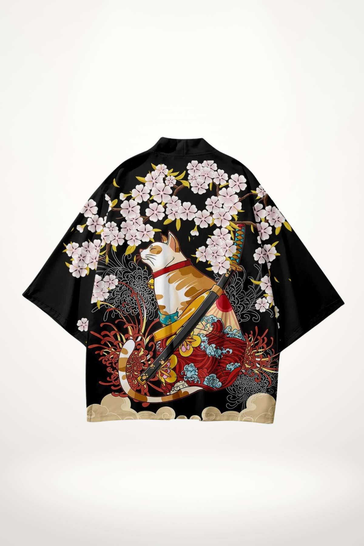 Kimono noir avec motifs de fleurs de cerisier et un chat stylisé, évoquant le style japonais traditionnel