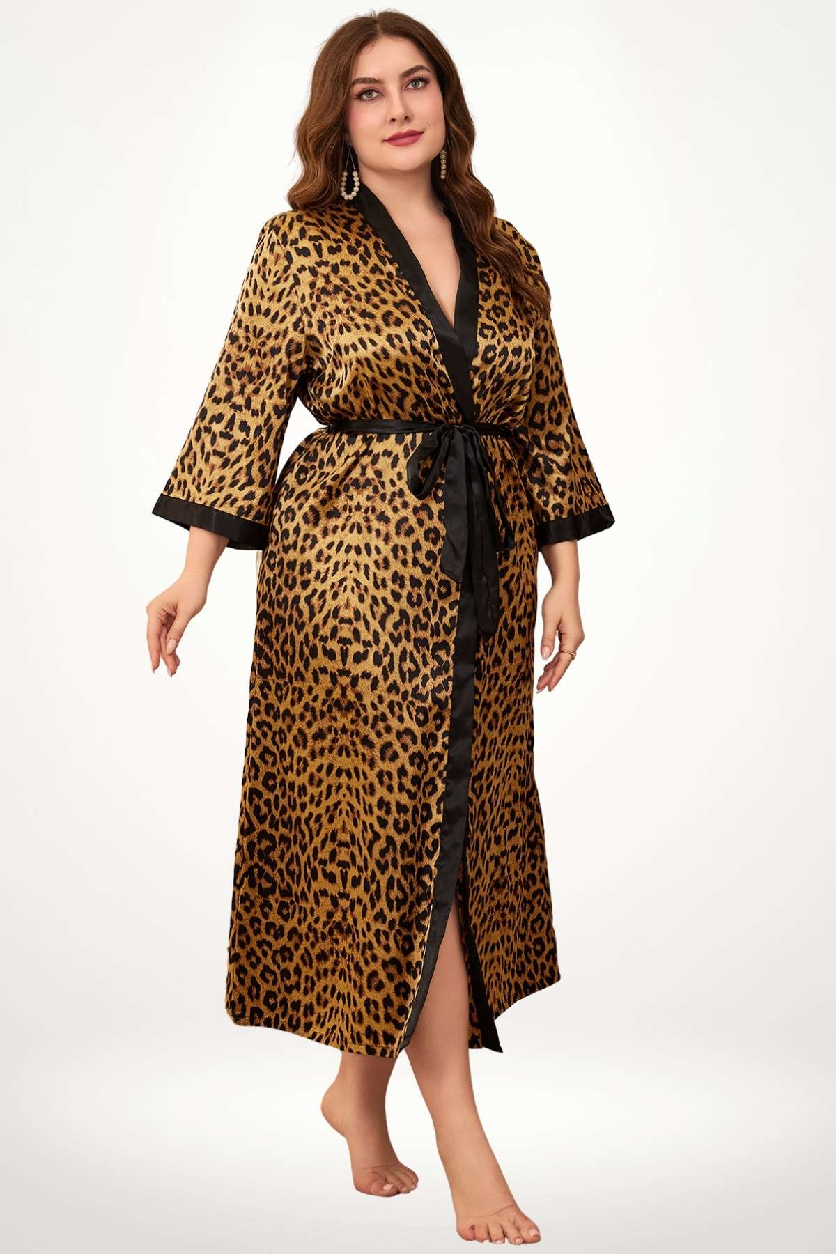 Kimono grande taille en satin imprimé léopard, avec des manches évasées et une ceinture noire