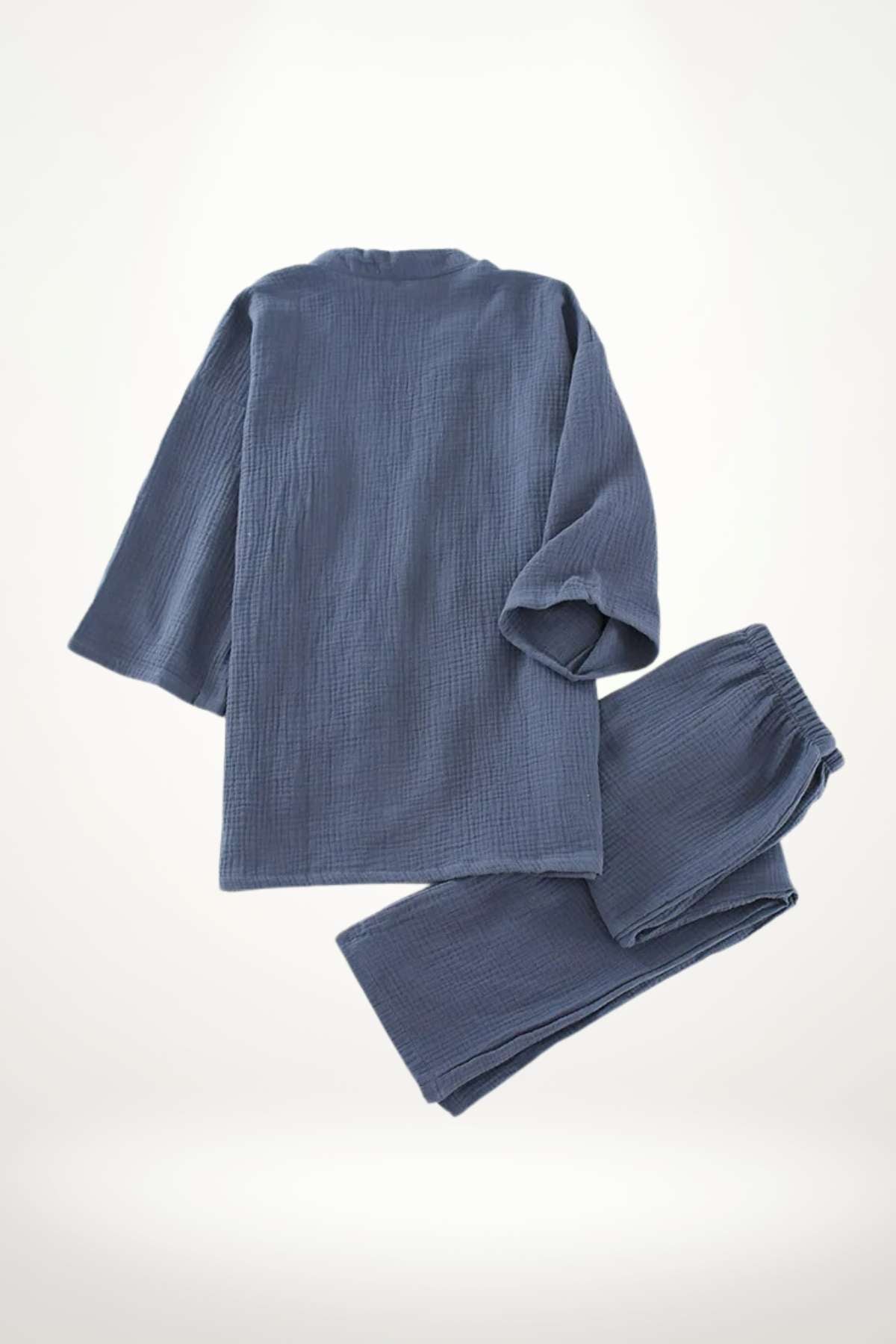 Ensemble de kimono minimaliste en tissu bleu nuit, comprenant un haut à manches longues et un pantalon assorti