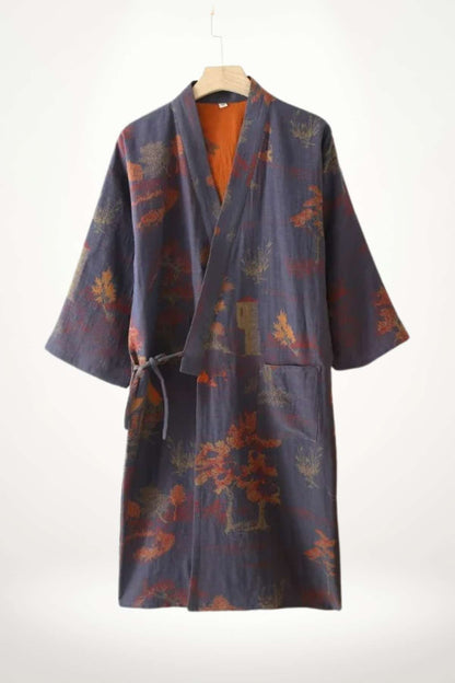 Kimono japonais pour homme, en tissu sombre avec motifs floraux rouges et dorés, ceinture attachée