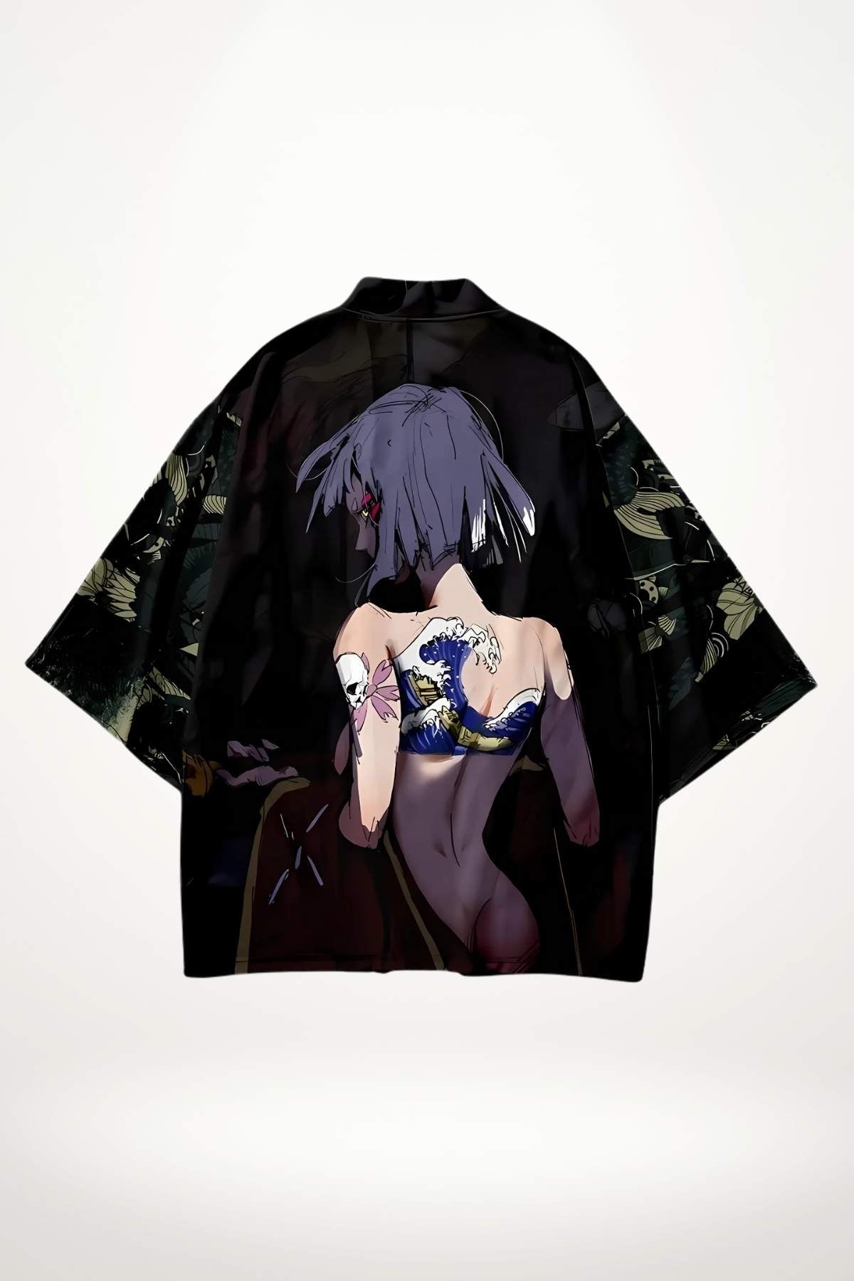 Kimono léger noir avec motifs colorés, illustrant une silhouette féminine vue de dos, élégance moderne