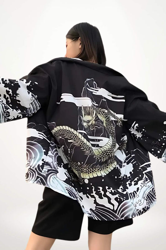 Veste kimono femme noire imprimé dragon argenté et vagues blanches
