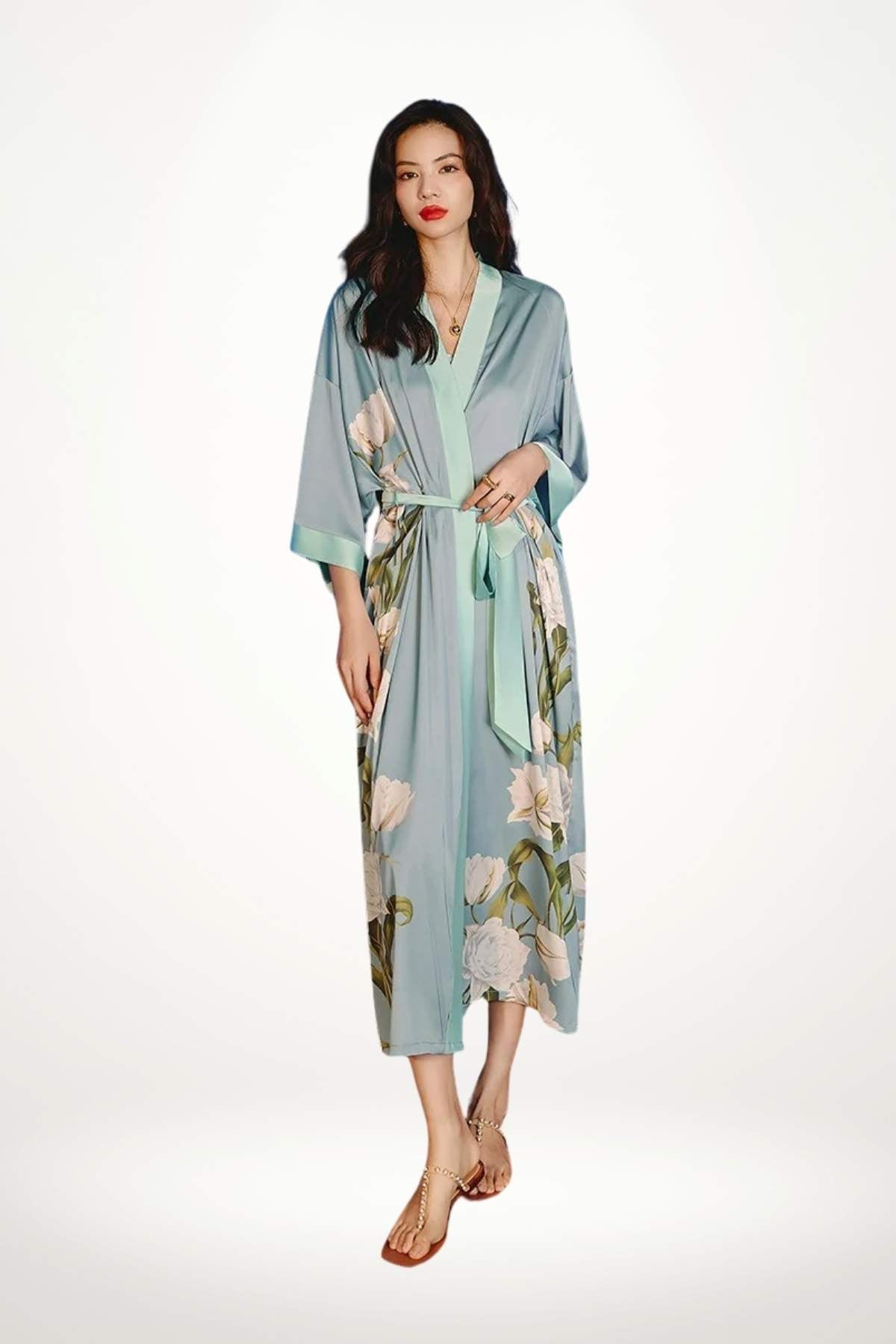 kimono long femme satin bleu-gris motif fleurs blanches tulipes pivoines
