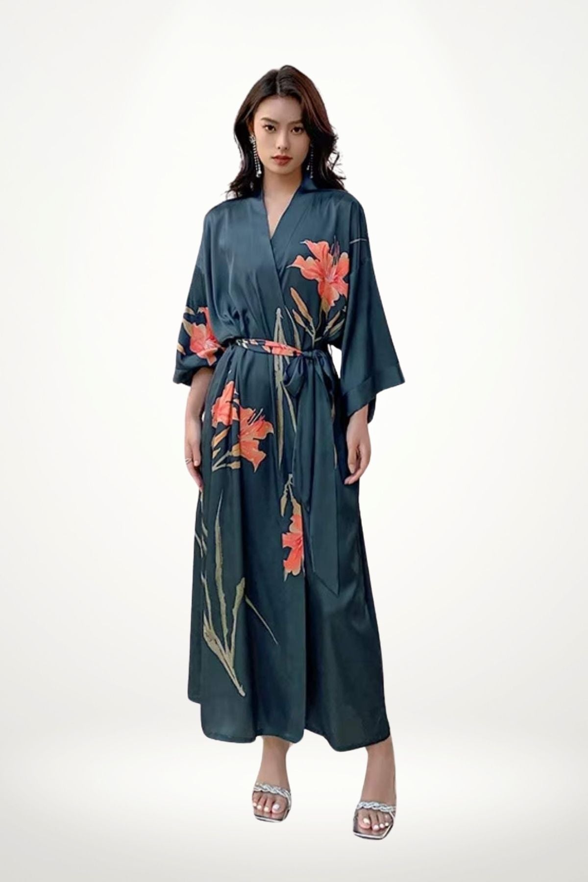 kimono long bleu marine satin fluide motif floral corail