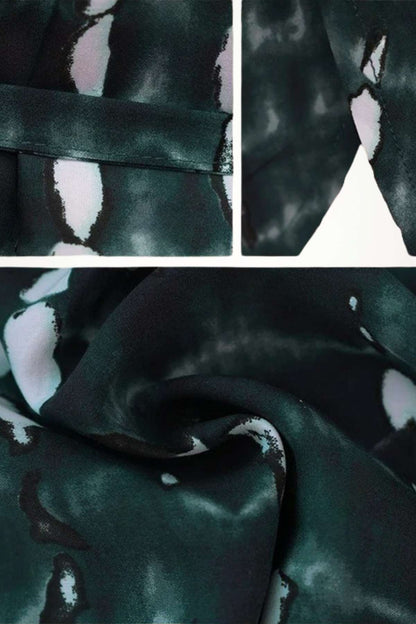 Tissu de kimono vert foncé avec motifs abstraits en blanc, texture douce et fluide, idéal pour une ambiance estivale