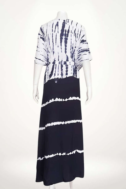 Kimono élégant pour la plage, avec des motifs noirs et blancs en dégradé, en tissu léger et fluide