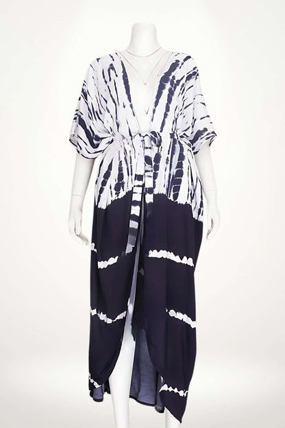 Kimono élégant pour la plage, avec un motif tie-dye noir et blanc, en tissu léger et fluide