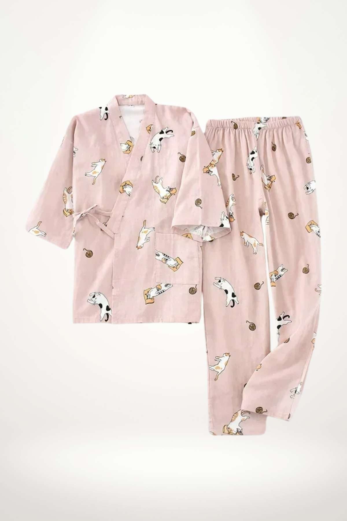 Ensemble de kimono pyjama léger en rose avec motifs de chats et de pelotes de laine
