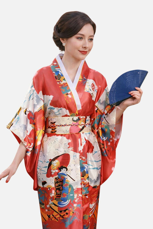 Femme élégante en kimono satin rouge avec motifs colorés, tenant un éventail bleu, sur fond blanc
