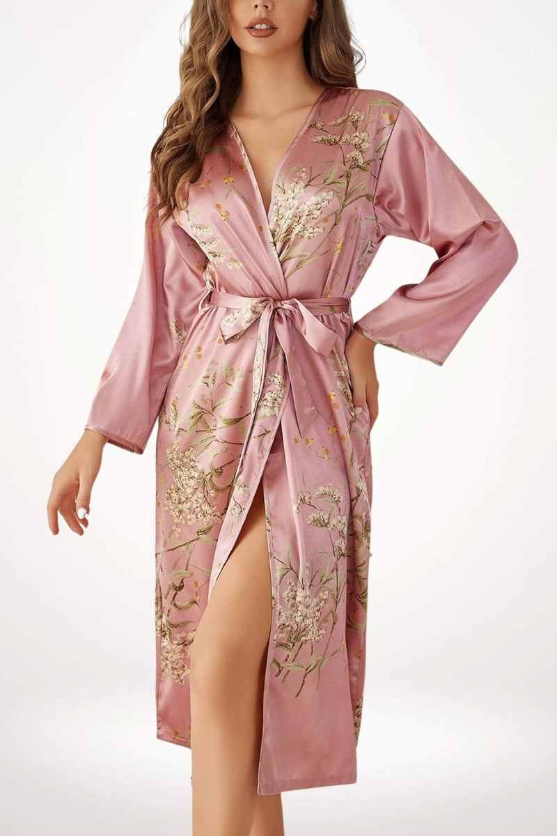 Kimono satin femme rose poudré avec imprimés floraux dorés et ceinture obi, pour une allure chic et sensuelle
