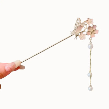 Ornement de cheveux à fleurs de cerisier roses et perles suspendues.