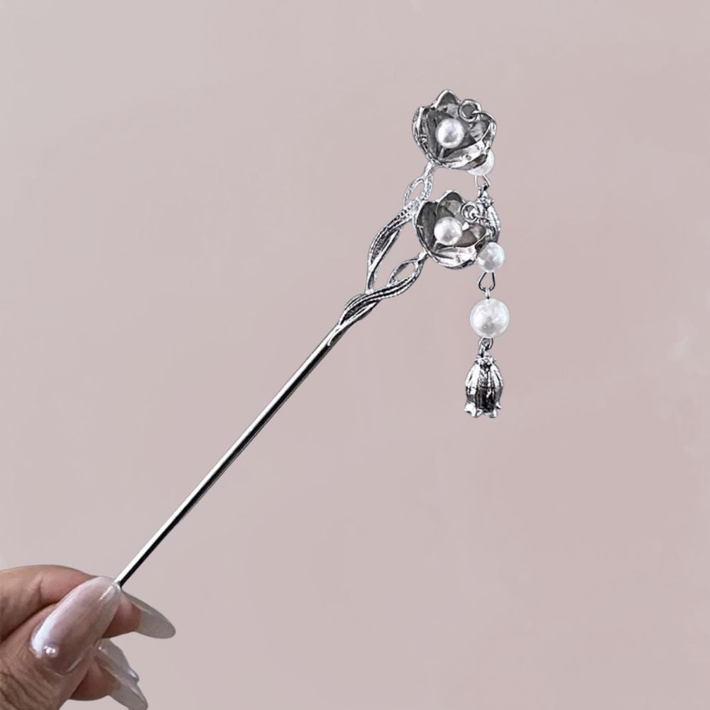 Épingle à cheveux en argent ornée de fleurs et perles, parfaite pour un style japonais élégant