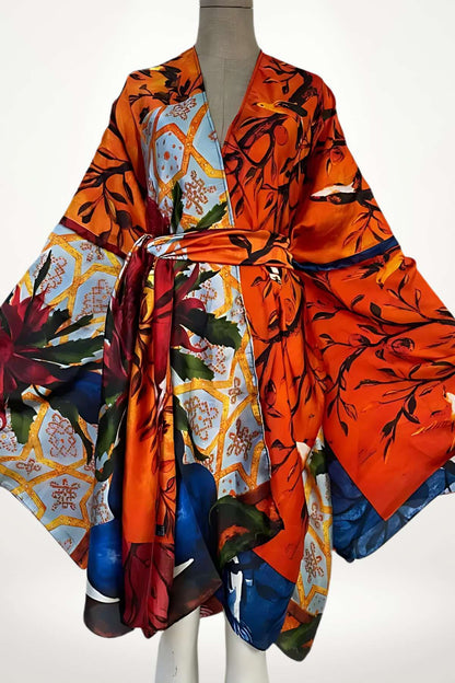 robe kimono chic femme en satin orange et bleu à motifs floraux et orientaux

