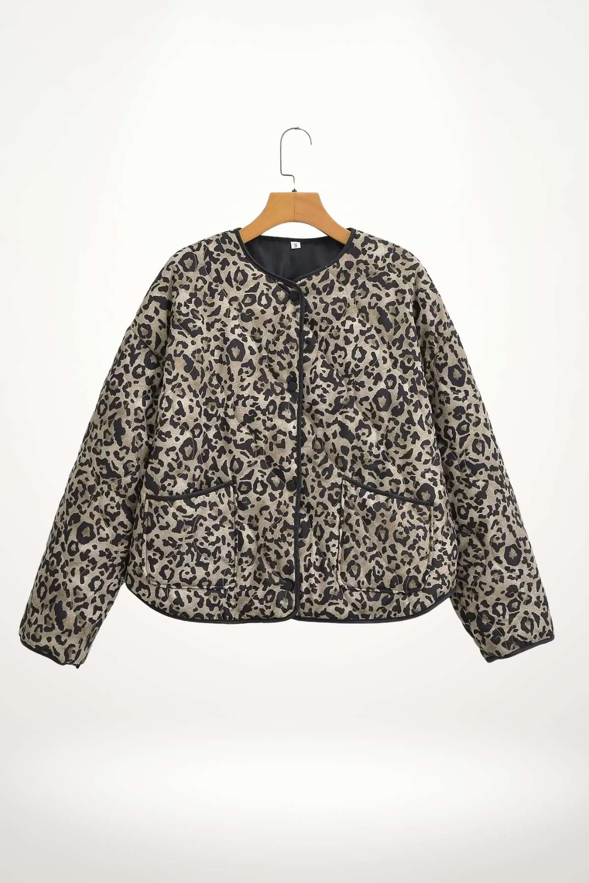 Veste kimono femme imprimé léopard matelassée, doublure satin et bordures contrastées, confort et style.