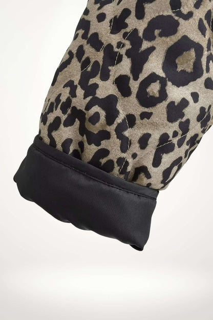 Veste kimono femme imprimé léopard matelassée, doublure satin et bordures contrastées, confort et style.