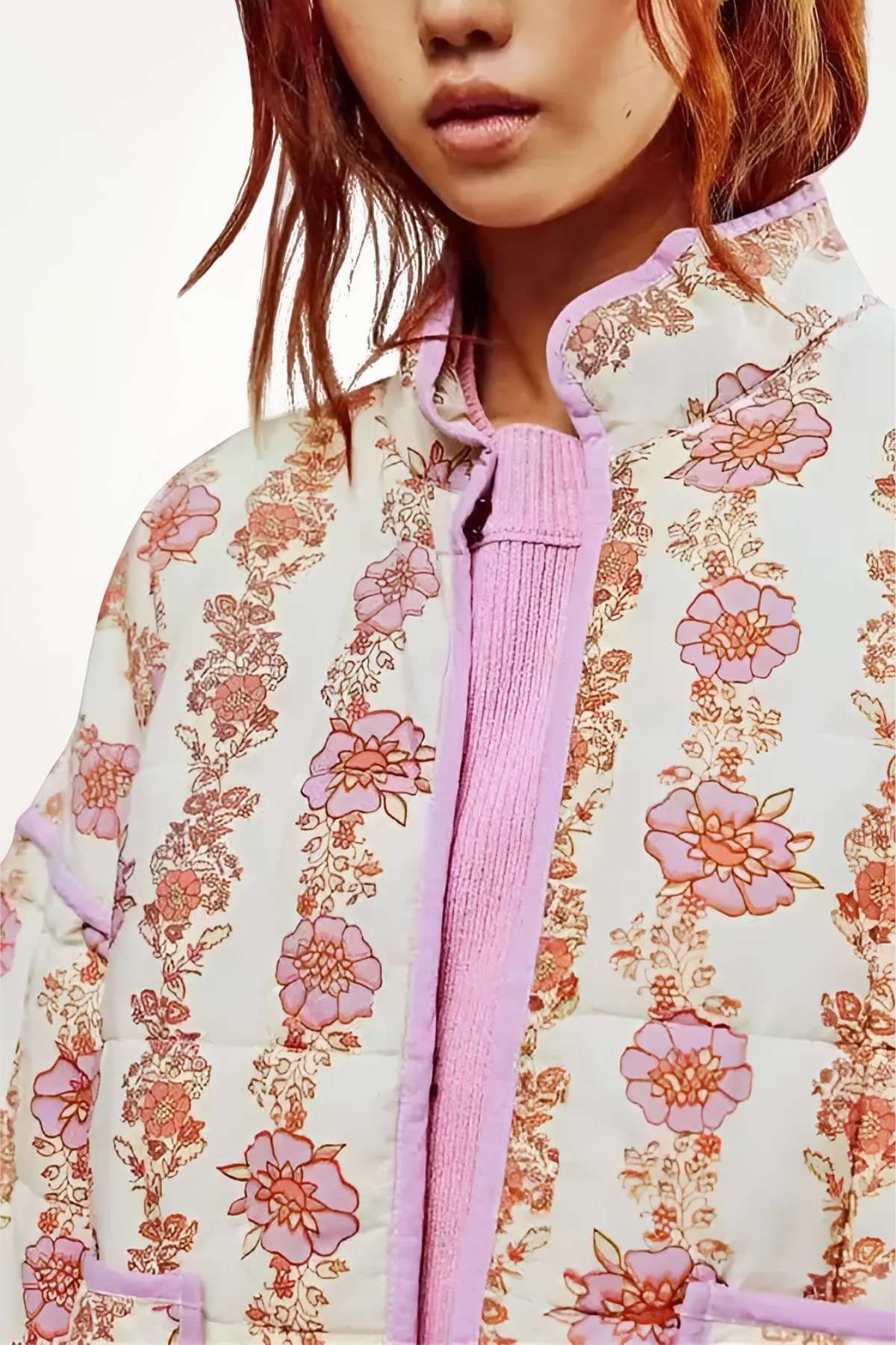 veste kimono femme matelassée blanc ivoire à motif floral rose et corail avec finitions roses contrastées