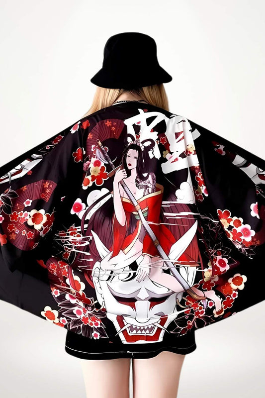 femme en veste kimono femme noire imprimé geisha guerrière et fleurs de cerisier style Tokyo Stylé
