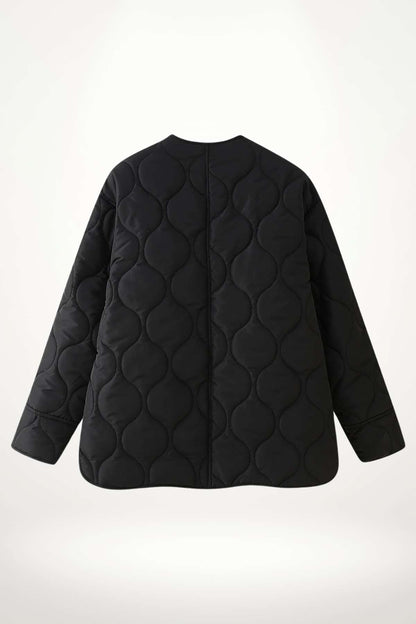 Veste kimono femme matelassée noire en polyester avec quilting circulaire, coupe droite et col rond.