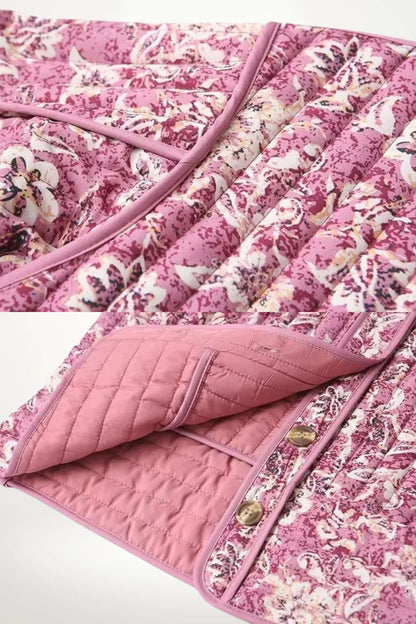 Veste kimono matelassée femme motif floral rose, piquage vertical, col rond, boutons imitation nacre et bordures piping, style bohème-chic.