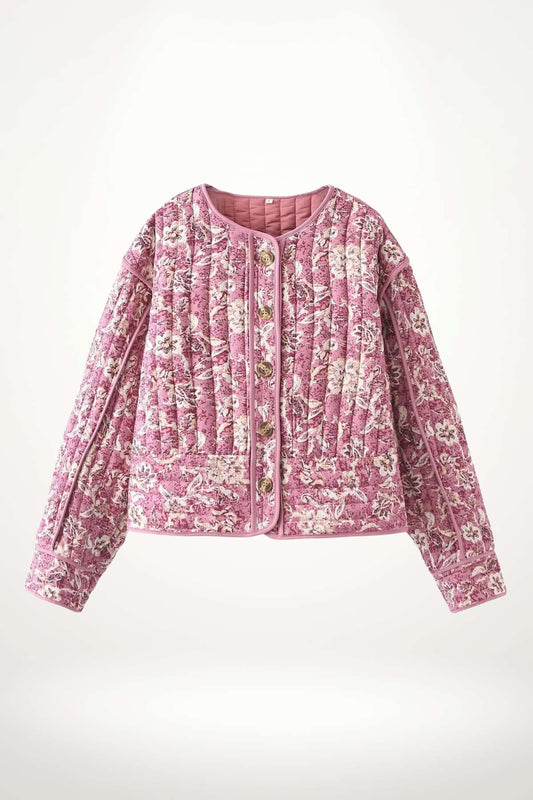 Veste kimono matelassée femme motif floral rose, piquage vertical, col rond, boutons imitation nacre et bordures piping, style bohème-chic.